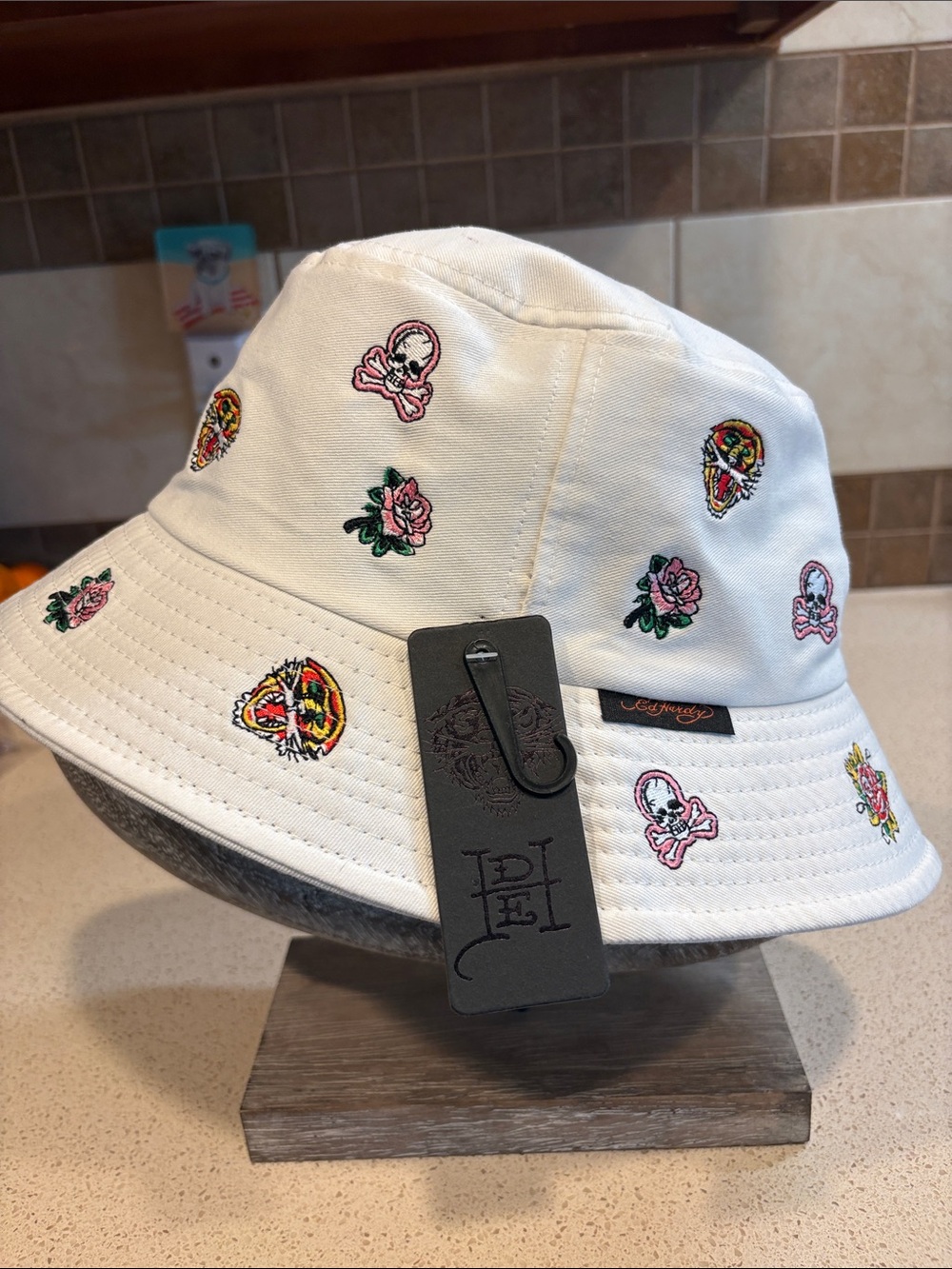 Ed Hardy NWT White Bucket Hat with Colorful Skull, Tiger & Rose Embroidery